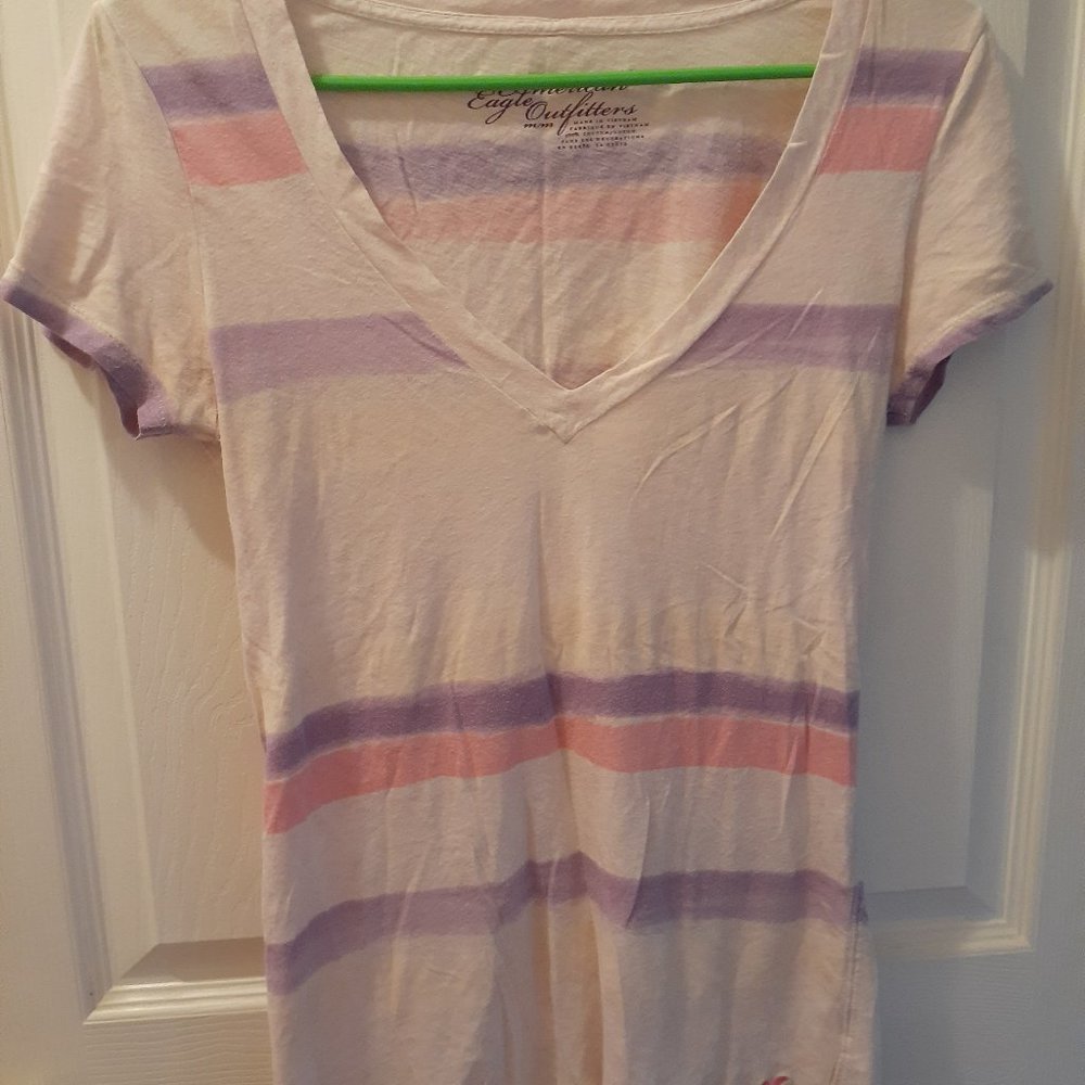 Womens  American eagle v neck shirt